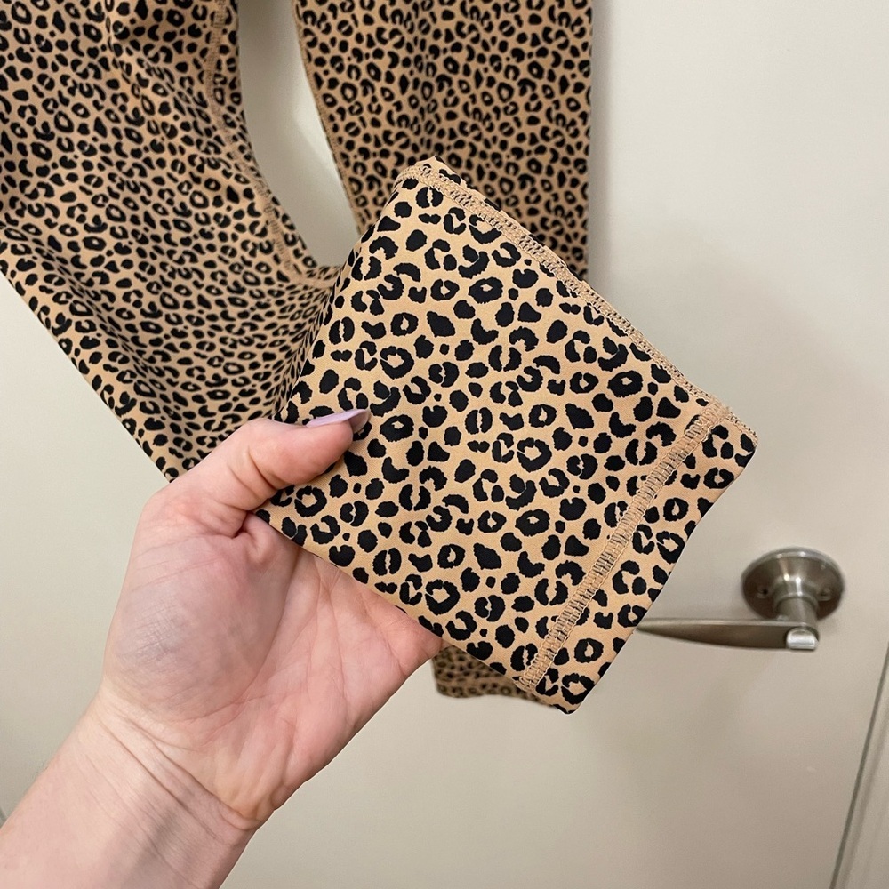 All Fenix Leopard Print Leggings - Picture 5 of 9